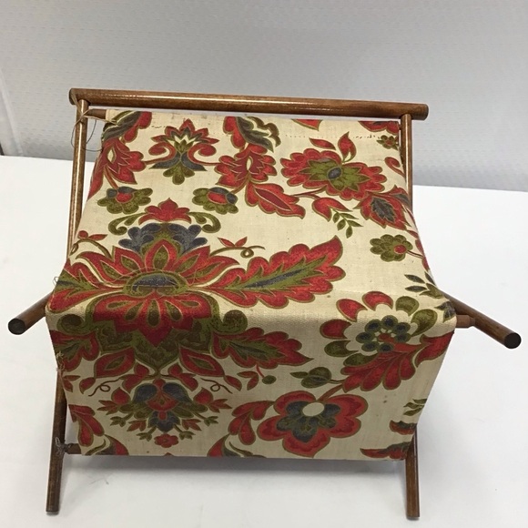 Vintage Floral Canvas Crochet Supply Craft Tote with Wooden Frame and Supplies 🧡 - Picture 6 of 11